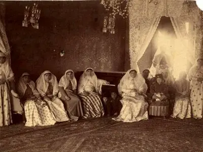 عاقبت زنان حرمسرا پس از کشته شدن ناصرالدین شاه / از ظرف های پر از پول شام فاطمه تا همدردی ولیعهد با زنان حرمسرا