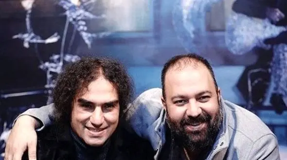 فیلم /  علی اوجی : هواپیما داشت سقوط میکرد همه ترسیده بودن...  رضا یزدانی خوابید ... /گفتم رضا پاشو داریم .../ یهویی خوند .. خستم نگو نه ...گفتم نخون نمی خوام ....