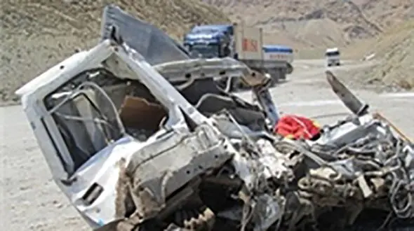 مسدود شدن آزادراه خرم‌زال بر اثر تصادف زنجیره‌ای/ 10 نفر کشته و مجروح شدند