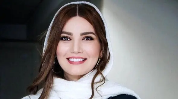 عکس| سفر در زمان؛ «متین ستوده» در یک سالگی و در آغوش مادربزرگ اش؛ سال 65