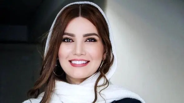 عکس| سفر در زمان؛ «متین ستوده» در یک سالگی و در آغوش مادربزرگ اش؛ سال 65