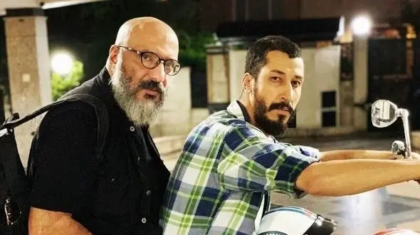 فیلم / بهرام افشاری بهترین بازیگر امسال: اولین بار واسه عقد قرارداد پایتخت با موتور رفتم دیدم همه ماشین مدل بالا پارکه، سر و وضعم داغون/ وقتی خدا حواسش بهت هستش