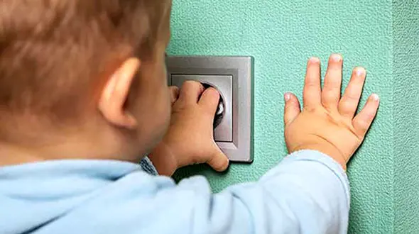 خشک شدن کودک 6 ساله جلوی چشم پدر و مادرش / در یزد رخ داد