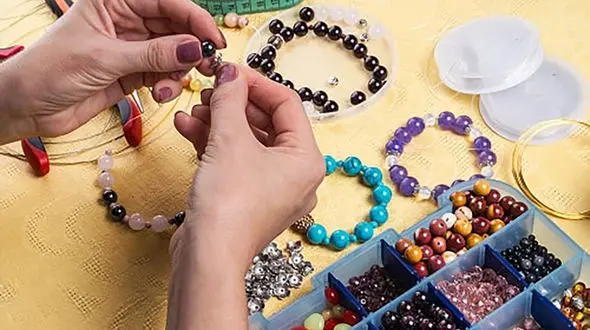 دستبندهای مهره ای در مدل های متنوع + عکس