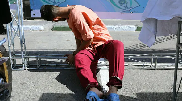اعترافات تبهکار بی وجدان مدارس شمال تهران / خود او گرفتار 5 مرد خبیث شده بود+ فیلم گفتگو