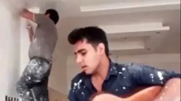 آوازخوانی باشکوره پسر گچ کار اهنگ با آهنگ رضا بهرام / دلداده توام ... 