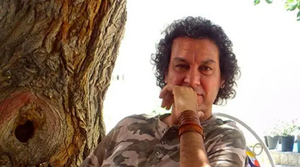 شباهت جالب بازیگر سریال محله گل و بلبل با مادر و خواهرش + فیلم