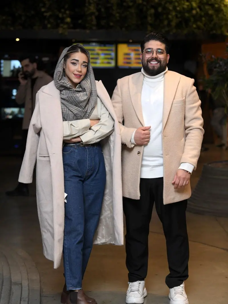 رویا وحدتی (بلاگر و بازیگر) و امین اسدی در اکران مردمی طهران۵۷