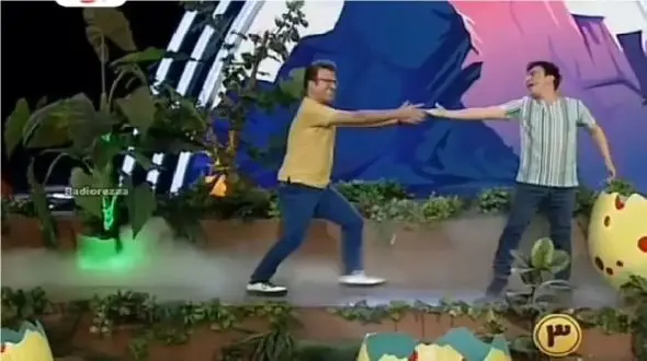 رقص و آواز هندی عمو پورنگ با تقلید از شاهرخ خان!