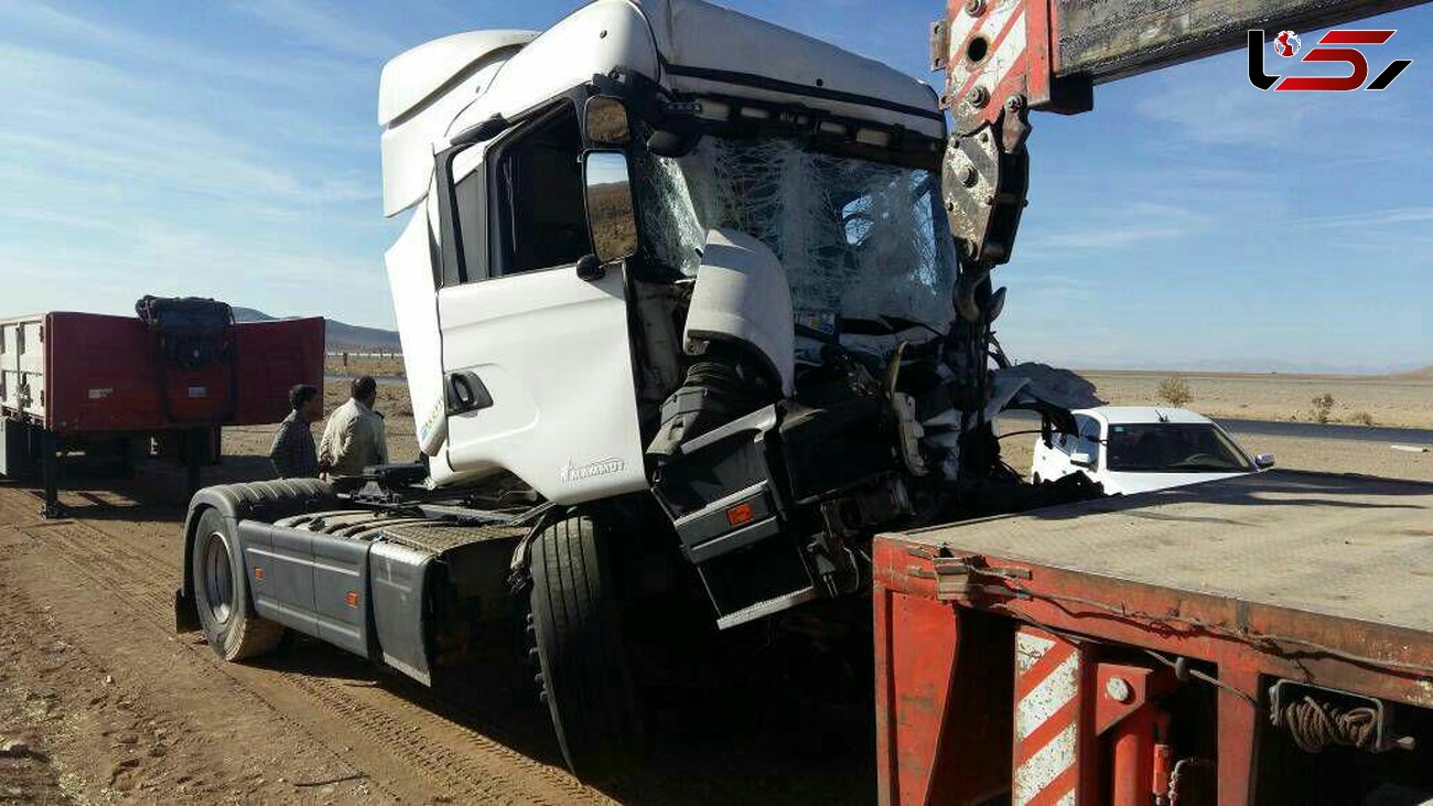 تصادف  مرگبار 2 کامیون در فارس + عکس 