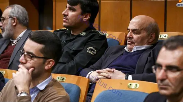 
چُرت زدن رئیس سازمان حفاظت محیط زیست در یک همایش +عکس
