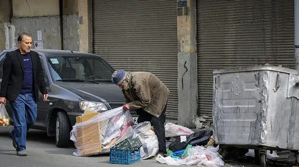 معتادان زباله‌گرد به جای پول، مواد مخدر تحویل می‌گیرند