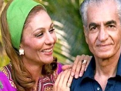 عکس / سفر به ایام قدیم /  بوسه و تعظیم  محمدرضا پهلوی بر دستان پرنسس آنه ماری در دانمارک 