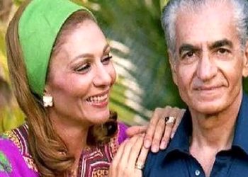 عکس / سفر به ایام قدیم /  بوسه و تعظیم  محمدرضا پهلوی بر دستان پرنسس آنه ماری در دانمارک 