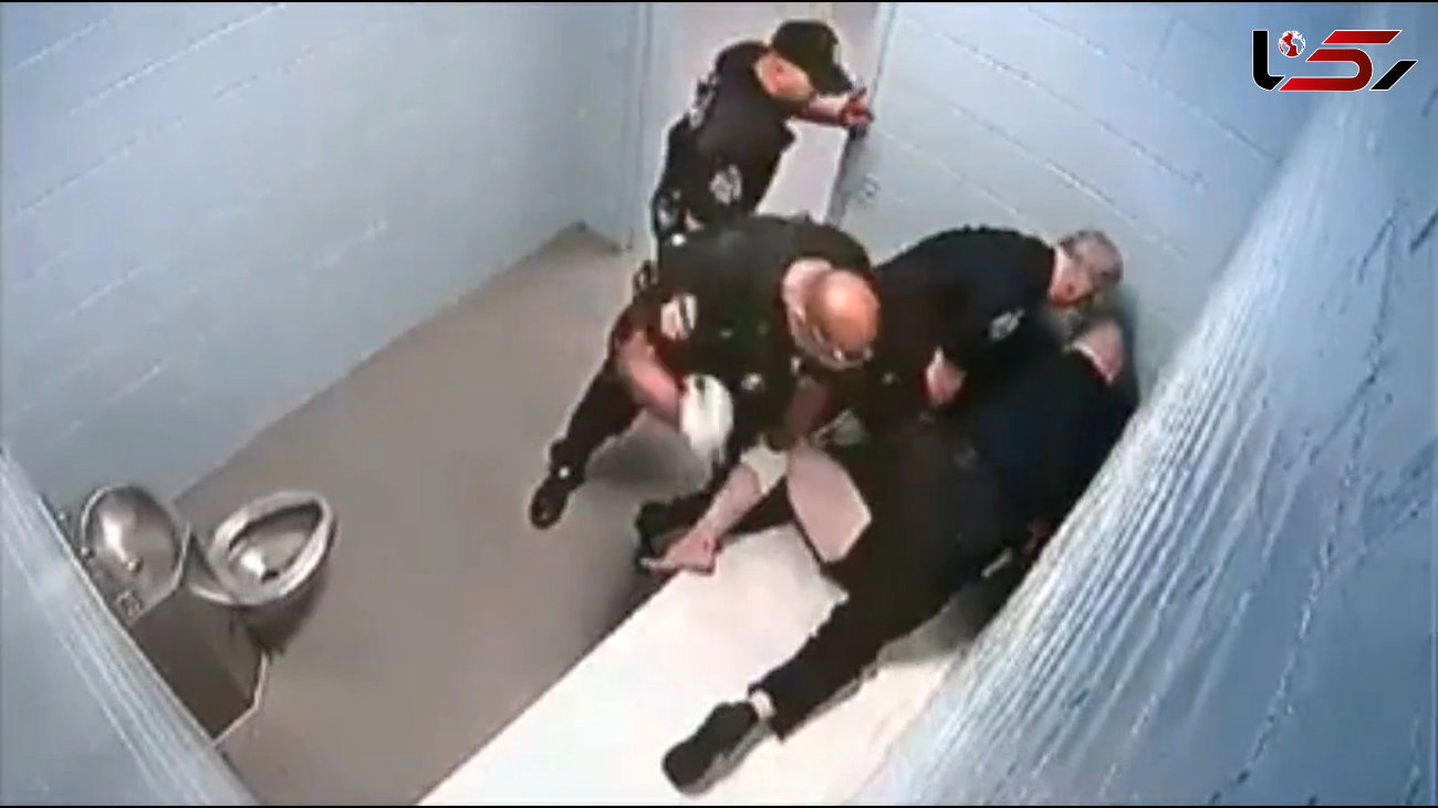 کتک زدن وحشیانه متهم در زندان توسط افسران پلیس +عکس و فیلم(16+)