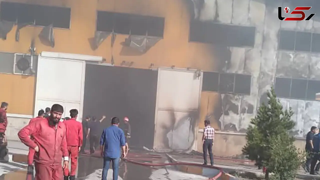 آتش سوزی در یک کارخانه شهرک صنعتی سمنان + عکس