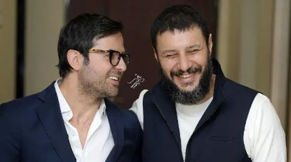 تصویر دیده نشده از هومن سیدی و جواد عزتی ستاره های درخشان سریال وحشی با استایل اولد مانی و شیک در جشنواره فیلم تورنتو +عکس