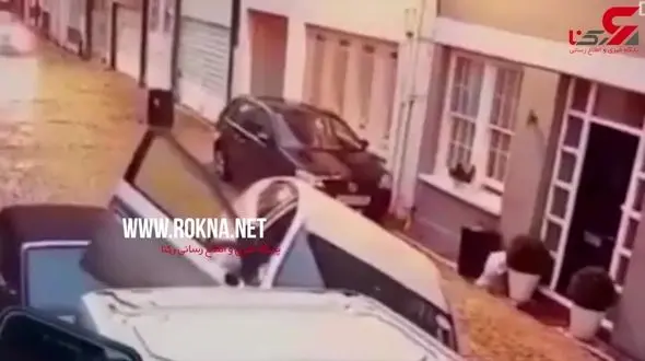 بلایی که راننده تاکسی حواس پرت بر سر 3 خودرو در لندن آورد + فیلم 