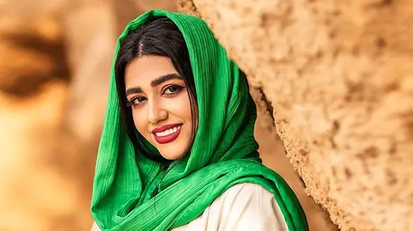 عکس دونفره بلاگر معروف اینستاگرام با آقای خوشتیپ / سرنا امینی کیست؟!