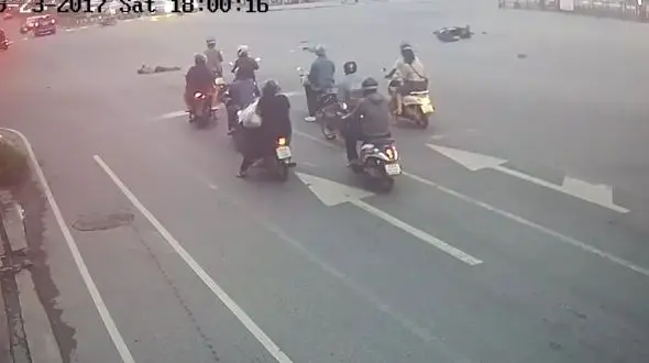 مرگ دلخراش یک موتور سوار در تصادف هولناک + فیلم