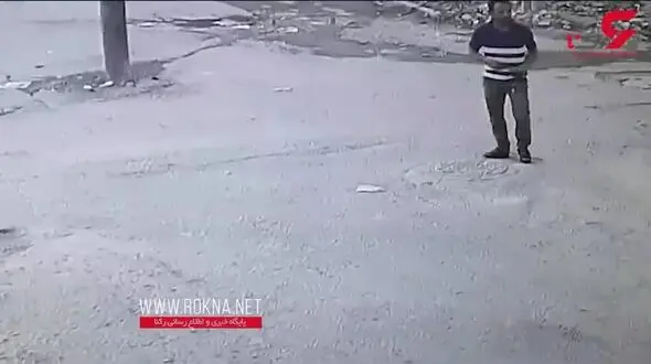 لحظه سرقت درِ فاضلاب در آبادان + فیلم 
