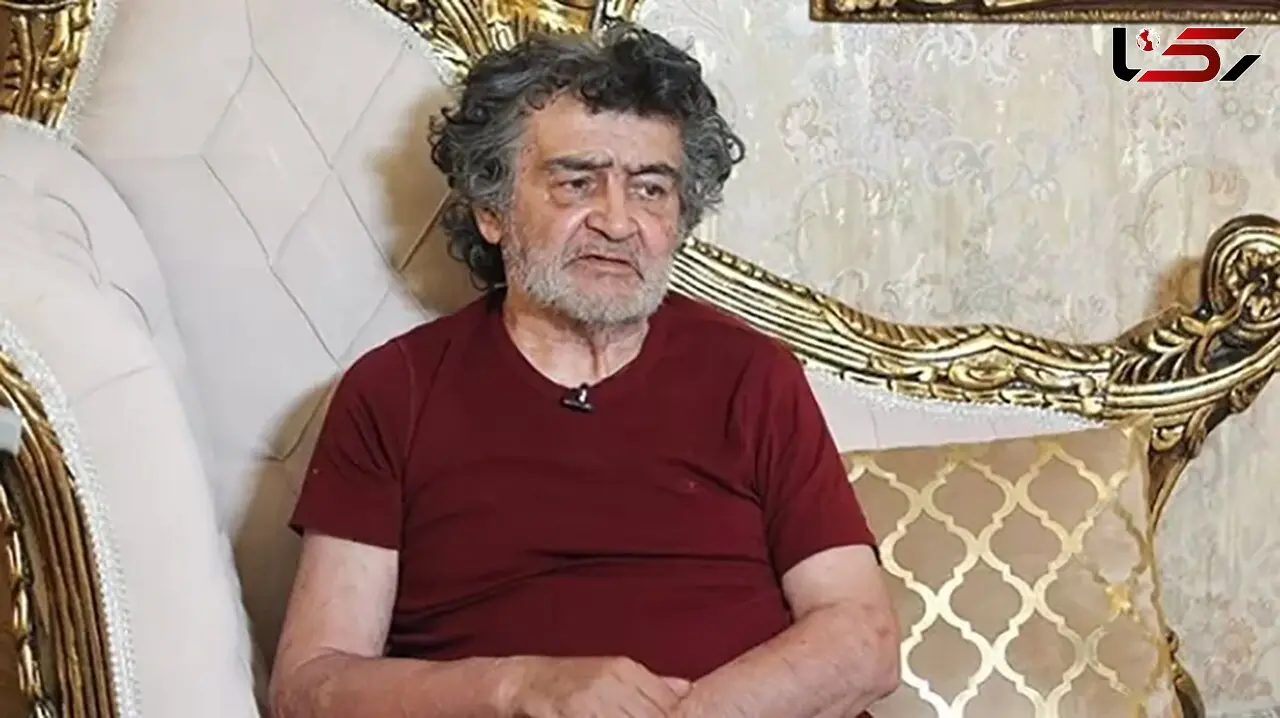تصویری از حضور متفاوت رضا رویگری با حال نامساعد در راهپیمایی 22 بهمن