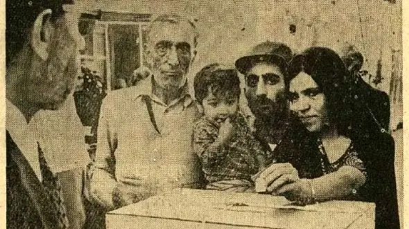 عکس سفر در زمان /  از عروس و داماد تا  خانم چادری ها و بی حجاب ها در صف انتخابات سناتورهای ایران 50 سال پیش!