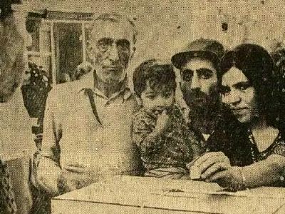 عکس سفر در زمان /  از عروس و داماد تا  خانم چادری ها و بی حجاب ها در صف انتخابات سناتورهای ایران 50 سال پیش!