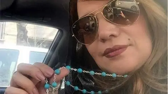 مرغ آمین شهرزاد بر گردن الهام پاوه نژاد