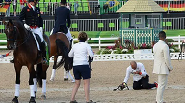 انتقام اسب عصبانی از مربی اش در ریو+عکس حادثه