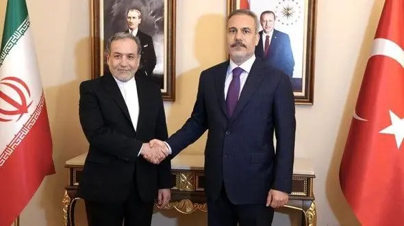 عراقچی و فیدان درباره ازسرگیری مذاکرات هسته‌ای در استانبول رایزنی کردند