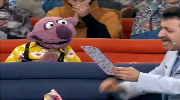 آواز شاد  باشکوه جناب خان و رحمت هزار جریبی پایتخت کل انداختن هی واسه هم شعر میگن چه حالیهه!