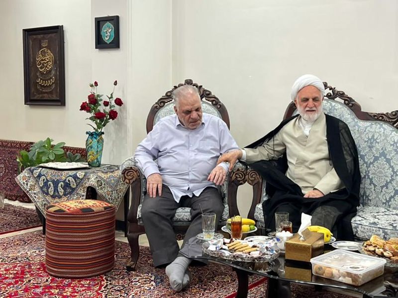 حجت‌الاسلام والمسلمین‌ غلامحسین محسنی اژه‌ای با حضور در منزل « عزت‌الله مطهری » (عزت‌شاهی) از مبارزان برجسته و شاخص دوران پیروزی انقلاب اسلامی که در بستر بیماری است، ضمن عیادت، با وی دیدار و گفت‌وگو کرد