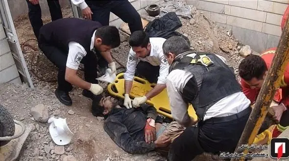 پاره شدن سطل ۲ کارگر را در عمق چاه ۳۵ متری محبوس کرد + تصاویر 