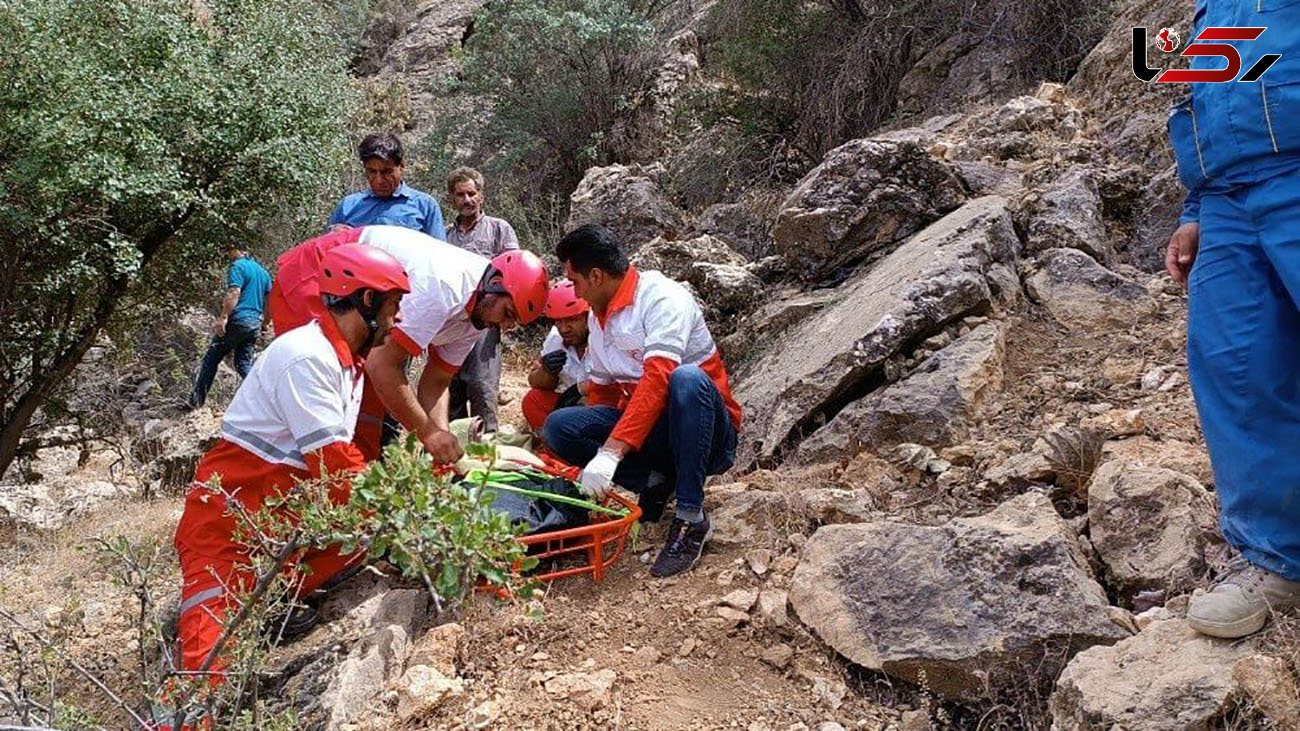  نجات زن ۳۵ ساله در سقوط از ارتفاعات کوه نمک جاشک بوشهر 