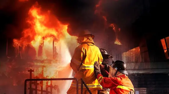 ببینید/  آتش سوزی مهیب در یک مرکز خرید در داغستان روسیه