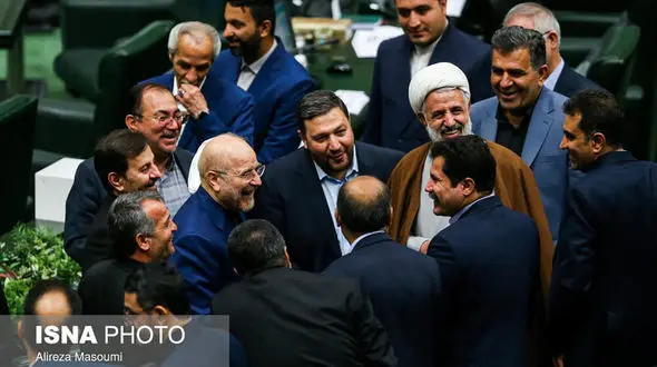 روبوسی قالیباف با منتخبان بعد از اعلام ریاستش برای مجلس دوازدهم