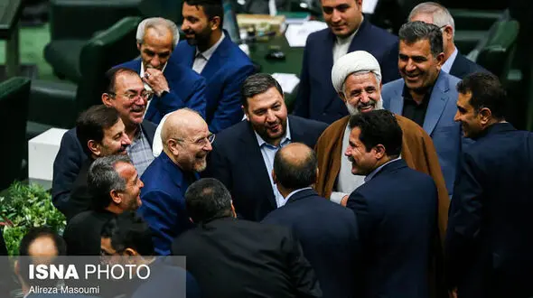 روبوسی قالیباف با منتخبان بعد از اعلام ریاستش برای مجلس دوازدهم