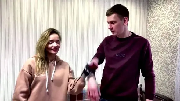 این زوج جوان 3 ماه متصل به هم زندگی کردند + فیلم 