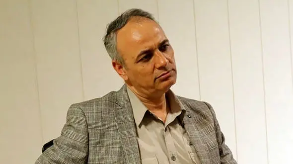 احمدی‌نژاد روی دست اصولگرایان مانده است