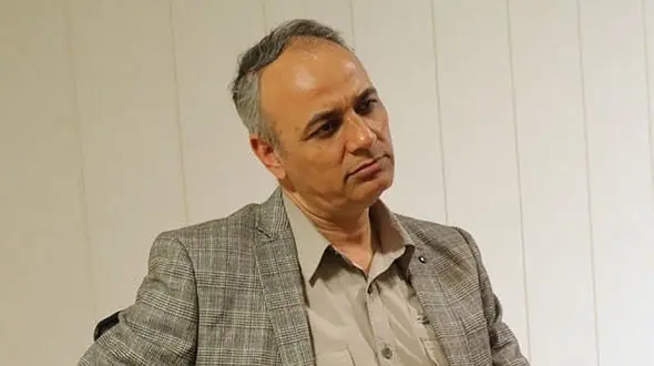 احمدی‌نژاد روی دست اصولگرایان مانده است