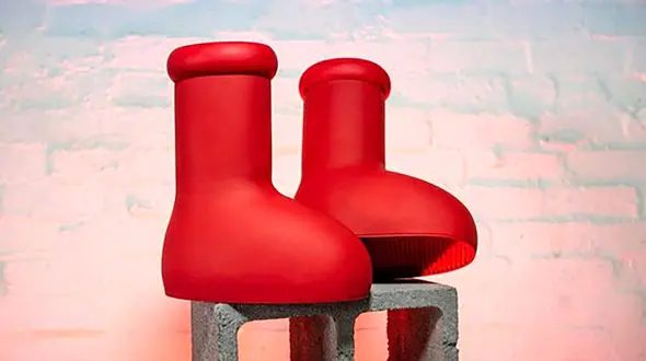 این بوت خاص ۱۷ میلیون تومان قیمت دارد ! / عمرا شما بپوشید ! + عکس ها