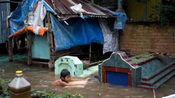 زندگی کنار مرده ها ! +عکس