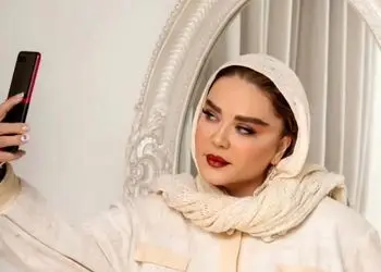 بهاره رهنما باز هم مرزهای مد و استایلینگ را جابه جا کرد ؛ ترکیب پالتو خز با دامن شاین