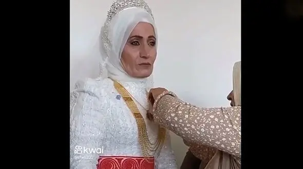 این عروس پیر 40 سال چشم به راه عشقش بود ! + فیلم ازدواج بعد از عاشقی رنج آور