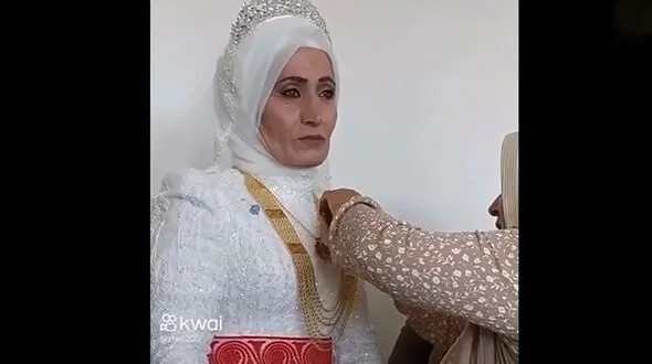 این عروس پیر 40 سال چشم به راه عشقش بود ! + فیلم ازدواج بعد از عاشقی رنج آور