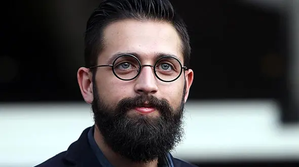 اقدام عجیب محسن افشانی با همسرش در برنامه شبکه 2 + فیلم