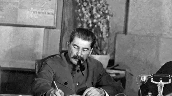 سفر در زمان؛ رهبری که قاتل میلیون‌ها نفر بود چه غذایی دوست داشت؟ خوراکی‌های مورد علاقه استالین رهبر شوروی