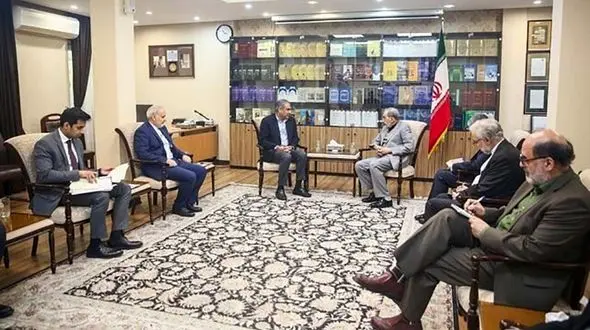 تسلیم پیام نخست‌وزیر و رئیس ستاد ارتش پاکستان به رهبر انقلاب