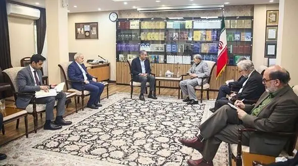 تسلیم پیام نخست‌وزیر و رئیس ستاد ارتش پاکستان به رهبر انقلاب